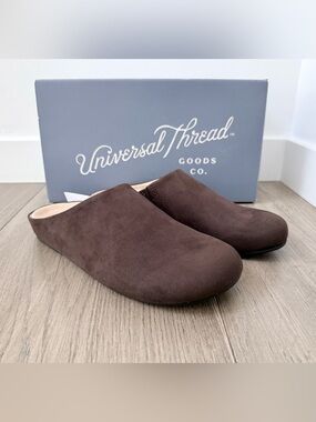 NWT Universal Thread Brooke Faux Suede Chocolate Brown Clogs Mules 9.5
